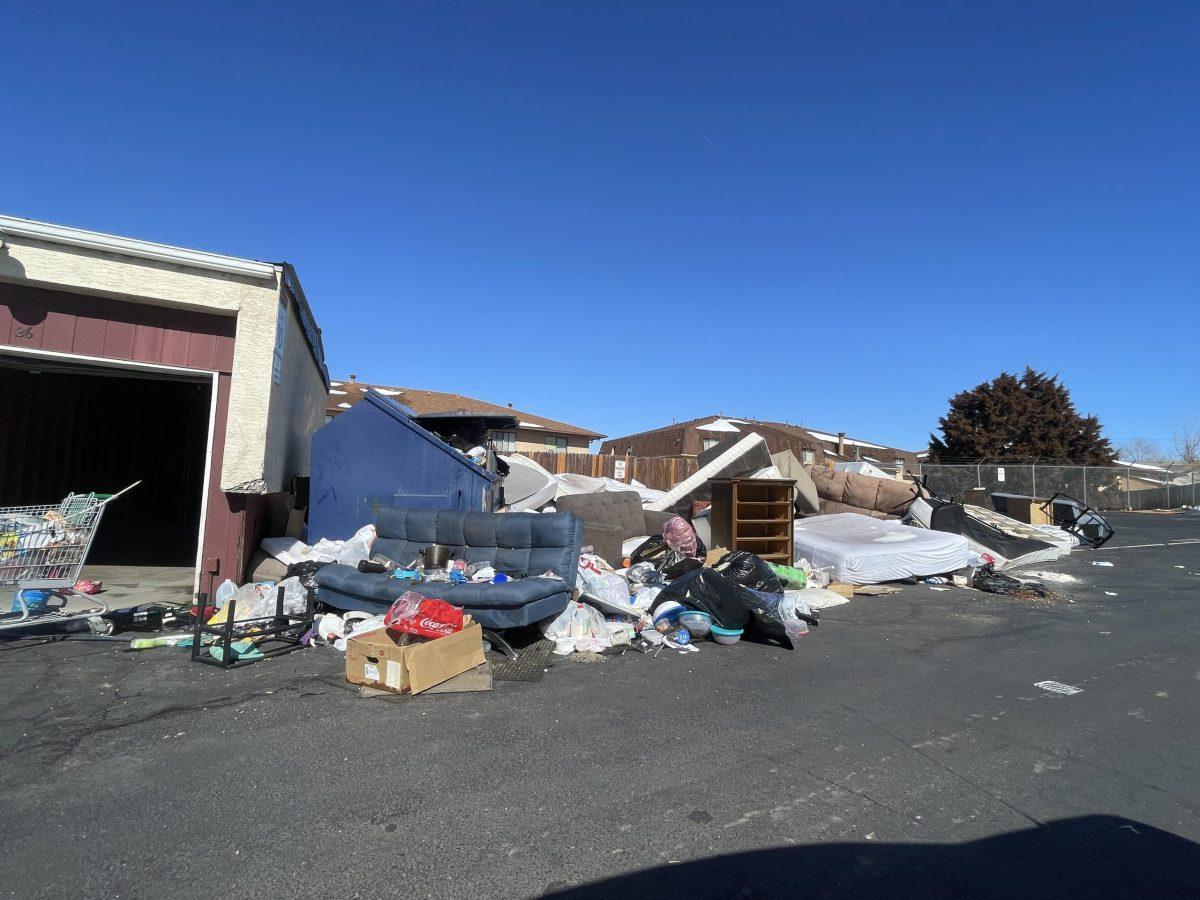 Belongings+left+by+displaced+residents+at+Skyview+Apartments+off+Jerry+Murphy+Rd.+in+Pueblo%2C+Colo.+Photo+by+Cidonia+Ponce.+